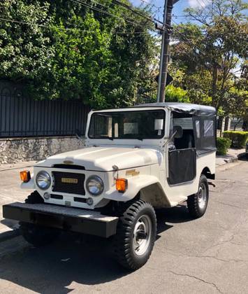 TOYOTA BANDEIRANTE 4.0 OJ50L 4X4 TETO LONA DIESEL 2P MANUAL TOYOTA BANDEIRANTE 4.0 OJ50L 4X4 TETO LONA DIESEL 2P MANUAL
